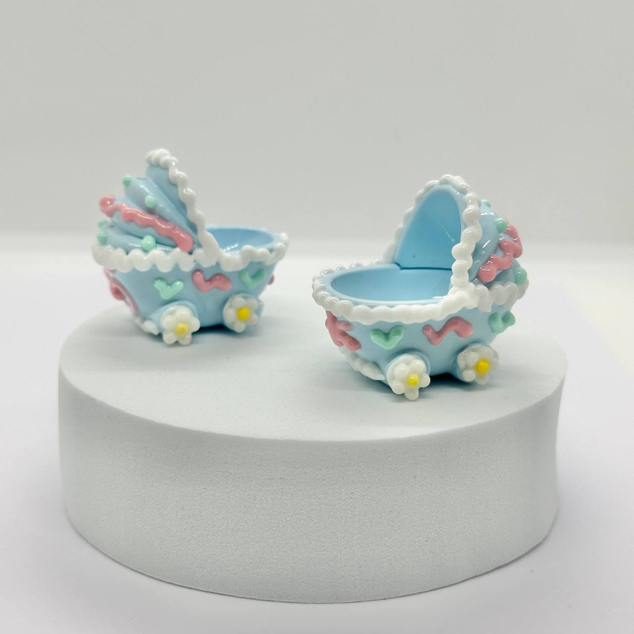 Accessories: Handpainted Pram